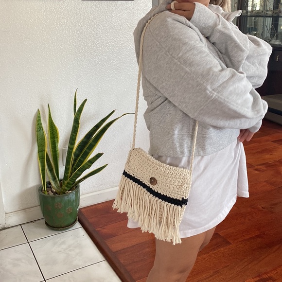 Boho knitted cross body beach bag - Picture 2 of 3